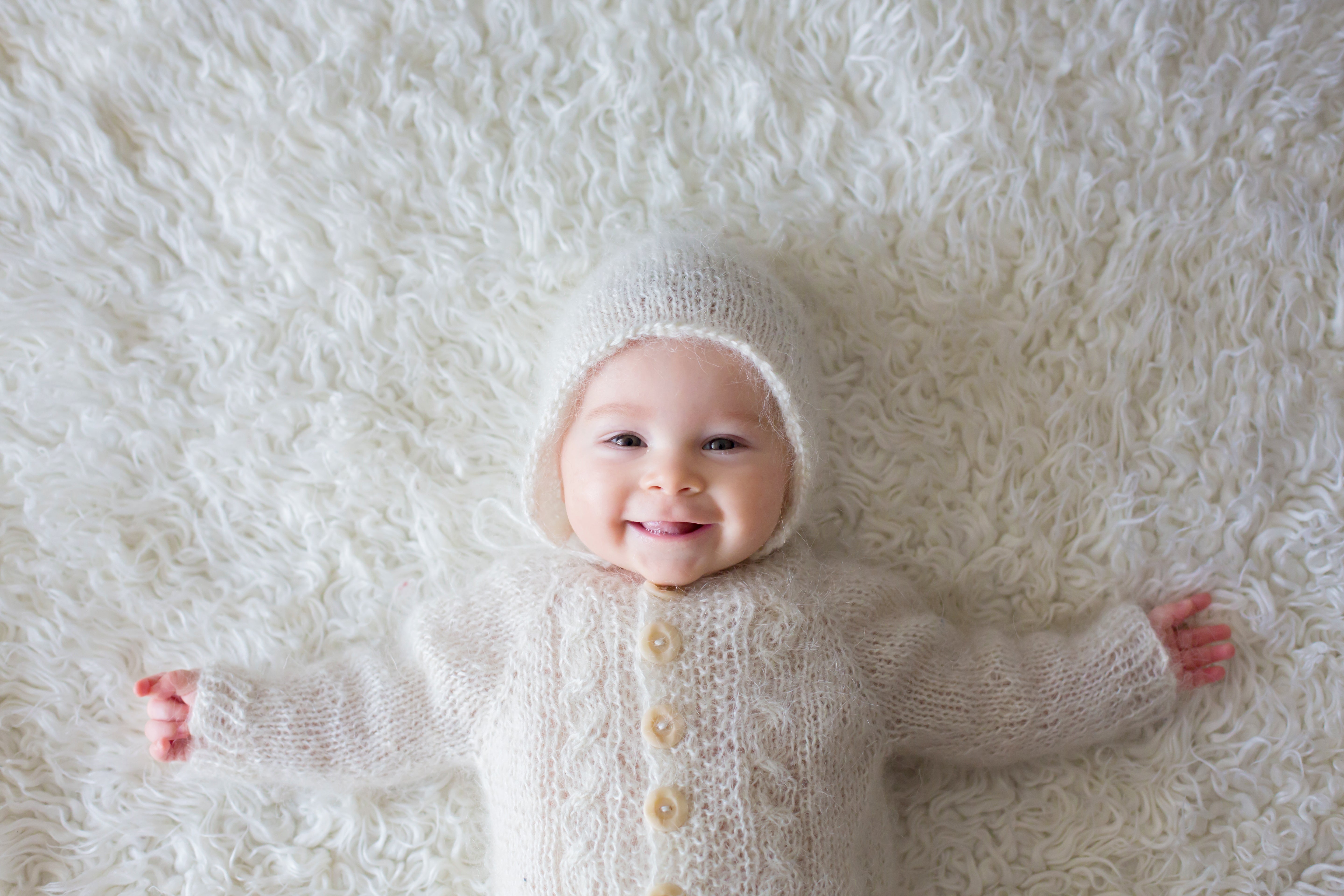 Weihnachtsoutfits für Babys: Niedliche Looks für die Festtage