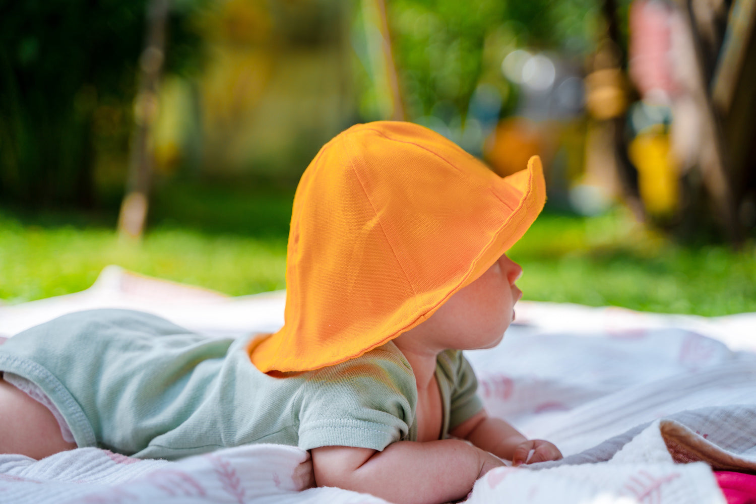 Sommermode für Babys: Leichte & luftige Outfits für heiße Tage