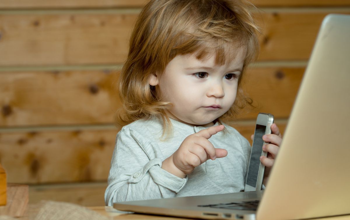 Baby und Kleinkinder im Umgang mit Medien - Oder doch die Eltern?