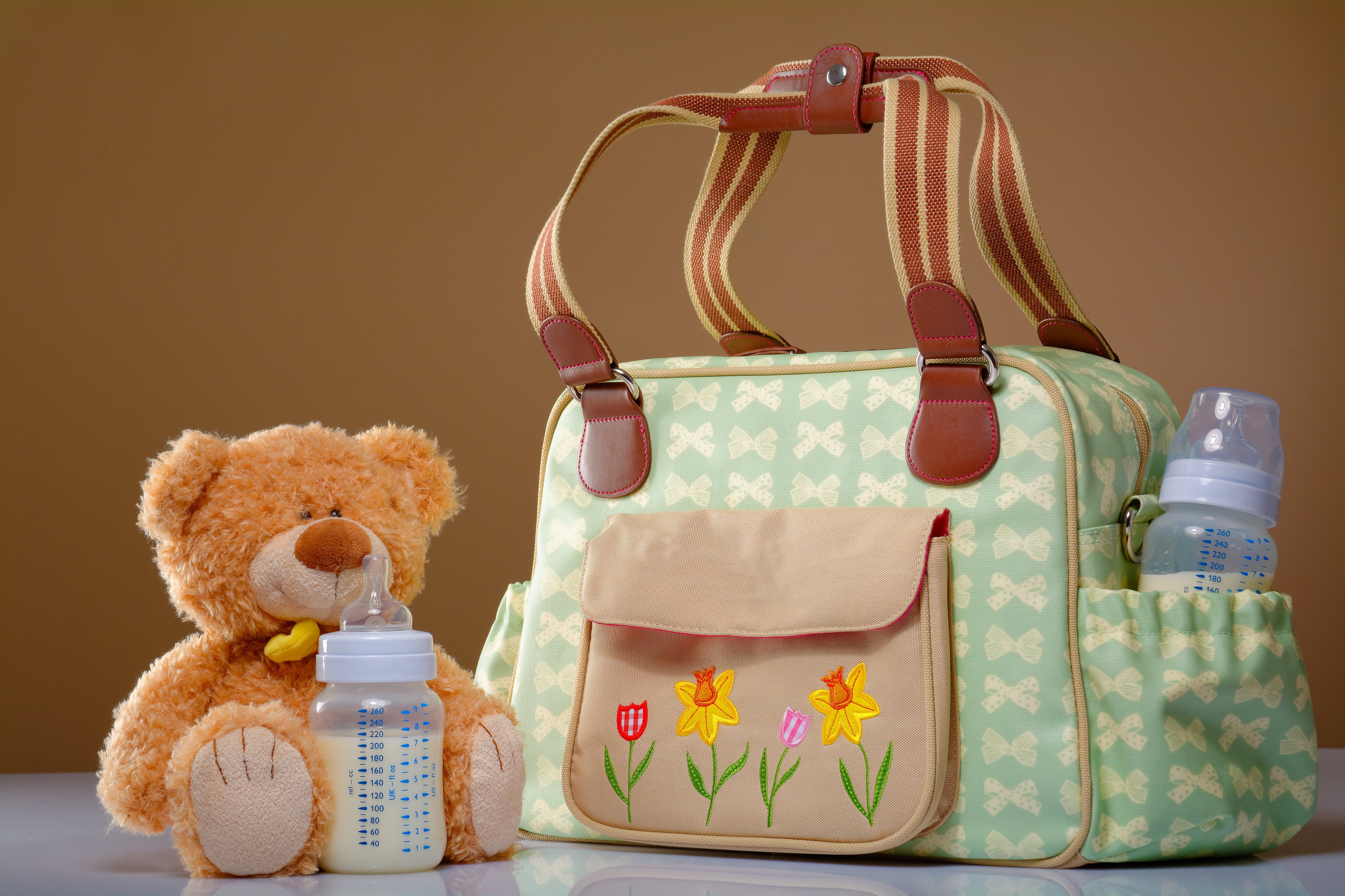 Die perfekt gepackte Wickeltasche: Alles Wichtige für unterwegs